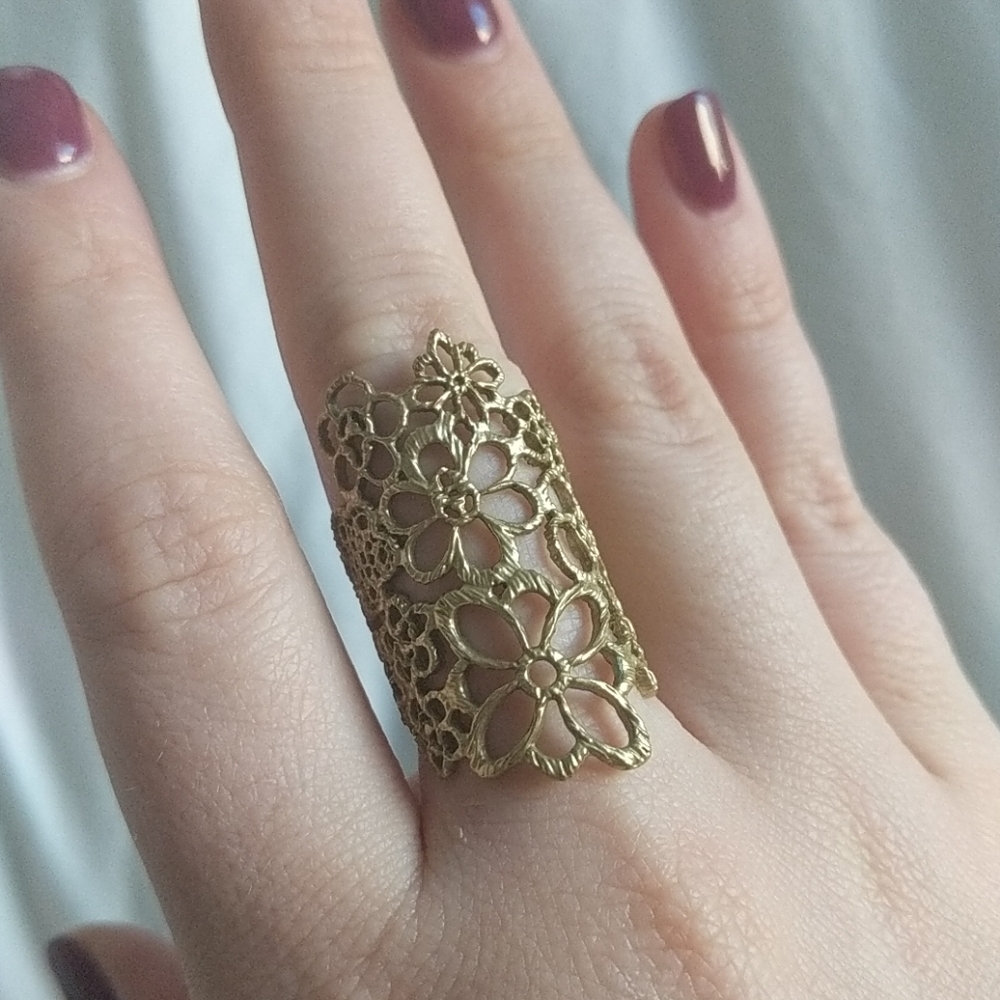 Gold floral lace ring